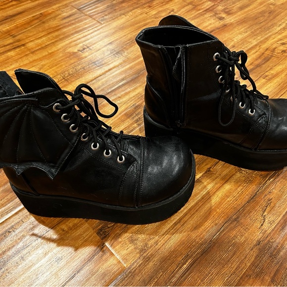 vampire/ bat boots - Picture 3 of 7